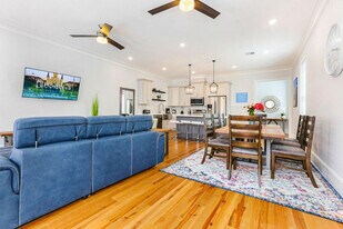 1218 Carondelet St in New Orleans, LA - Building Photo