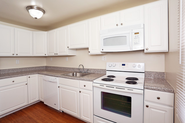 Broadmore Apartments in Lansdale, PA - Building Photo - Interior Photo