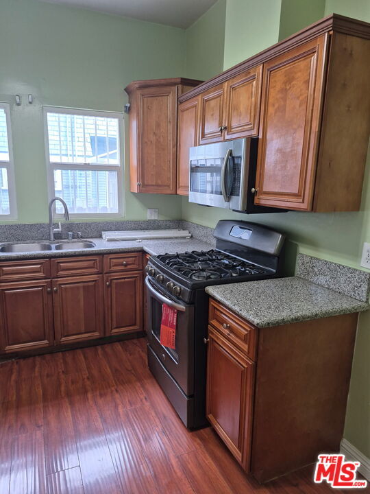 1226 Elden Ave in Los Angeles, CA - Building Photo - Building Photo