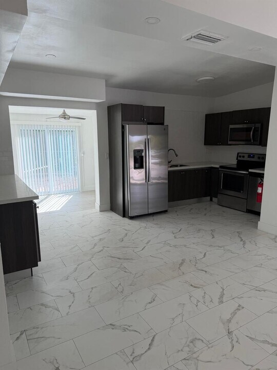 4160 NE 15th Ave in Pompano Beach, FL - Foto de edificio