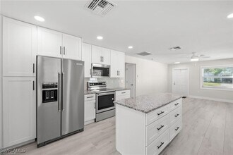 527 97th Ave N in Naples, FL - Building Photo - Building Photo