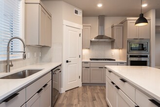 61202 SW Beverly Wy in Bend, OR - Foto de edificio - Building Photo