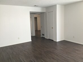 1627 N Fair Oaks Ave-Unit -D 204 in Pasadena, CA - Building Photo - Building Photo