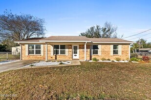 1006 Tennessee Ave in Lynn Haven, FL - Building Photo