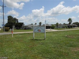 404 Joel Blvd in Lehigh Acres, FL - Building Photo