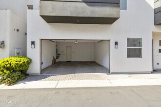 4017 N 40th St in Phoenix, AZ - Foto de edificio - Building Photo