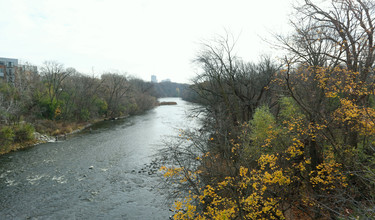 River Rise Apartments in Milwaukee, WI - Building Photo - Building Photo