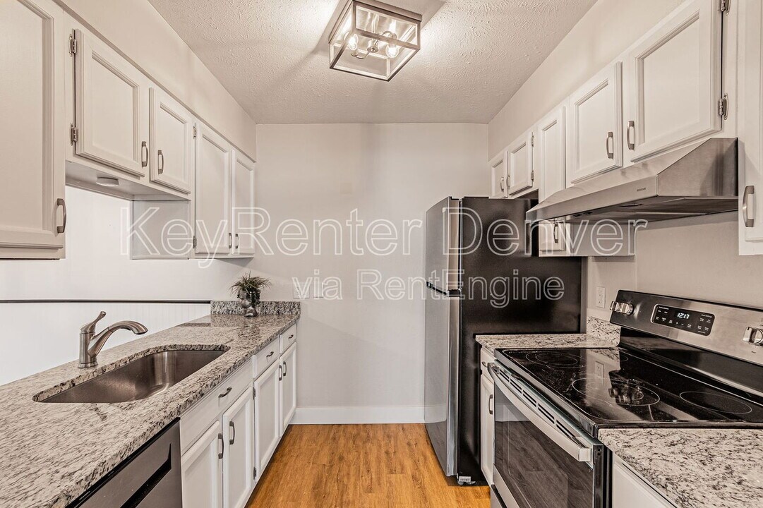 7665 E Eastman Ave in Denver, CO - Foto de edificio