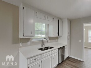 8613 Stone Creek Ct in Douglasville, GA - Building Photo - Building Photo