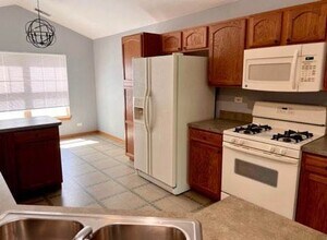 2406 Wilton Ln in Aurora, IL - Building Photo - Building Photo