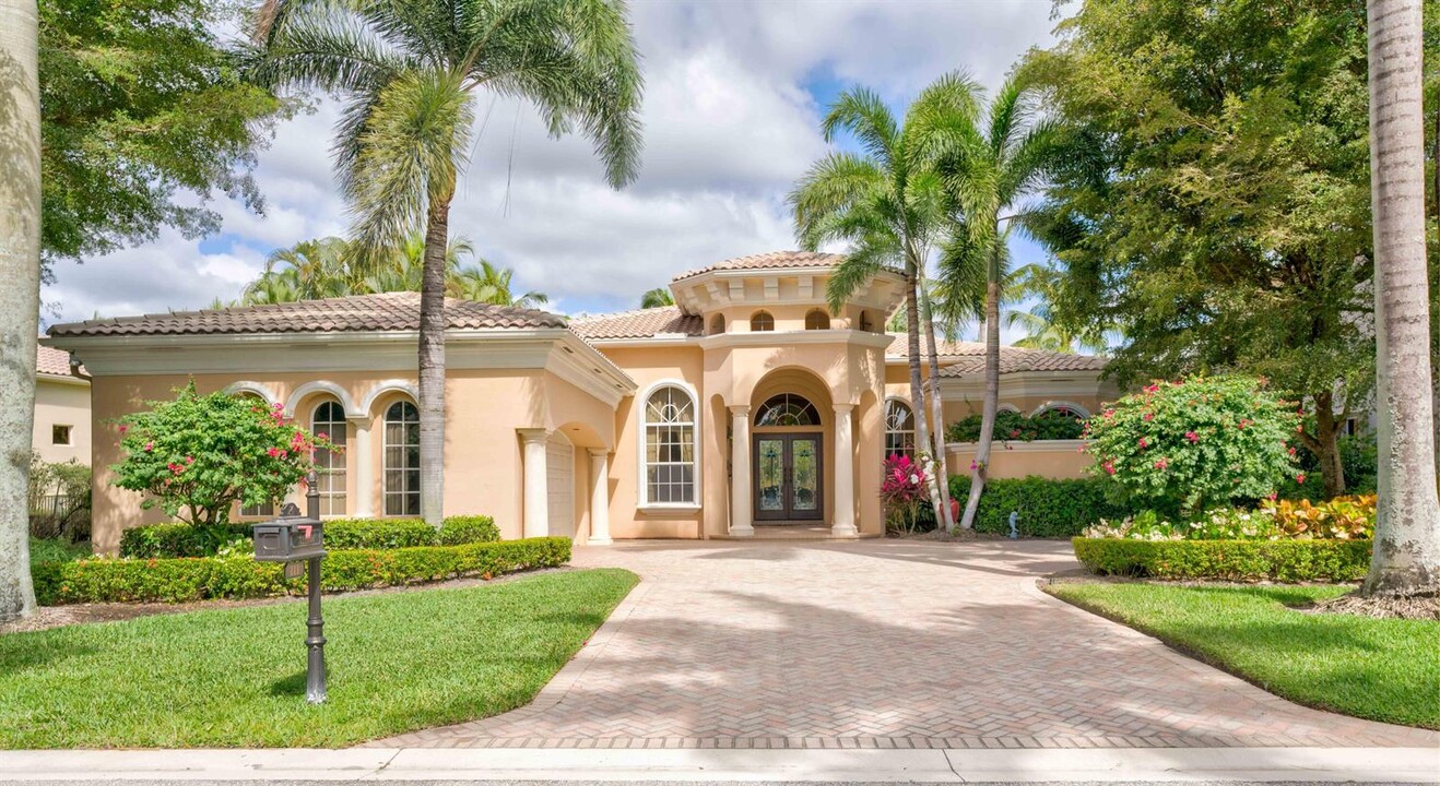 111 Via Verde Way in Palm Beach Gardens, FL - Building Photo