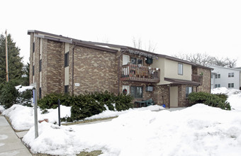 Hillside Apartments in Deerfield, WI - Foto de edificio - Building Photo