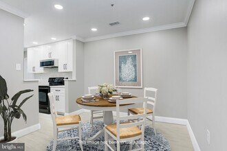 273 S Pickett St, Unit 101 in Alexandria, VA - Foto de edificio - Building Photo