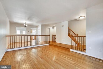 7435 Ridge Oak Ct in Springfield, VA - Foto de edificio - Building Photo