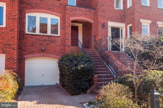 property at 3956 Georgetown Ct NW