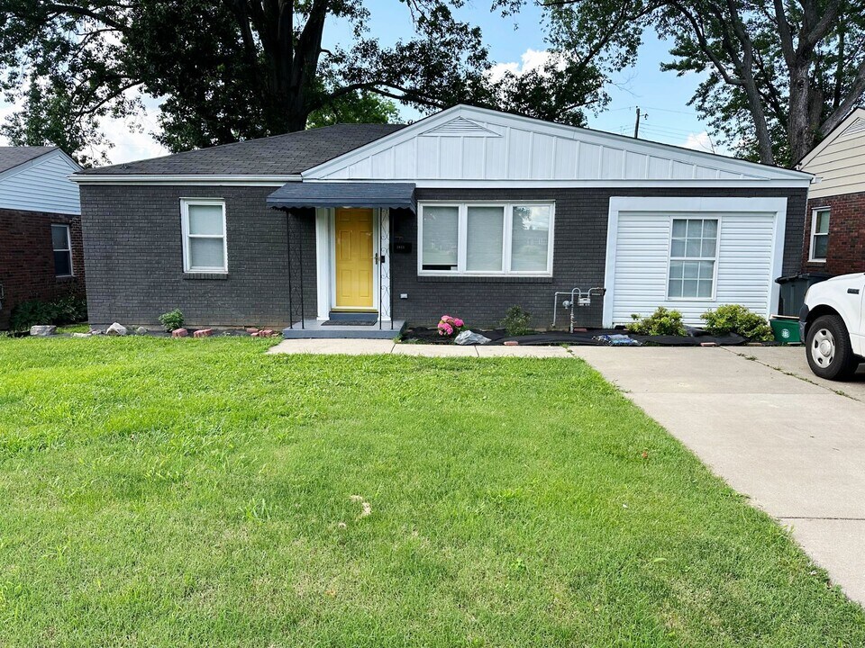 2022 Bono Rd in New Albany, IN - Foto de edificio