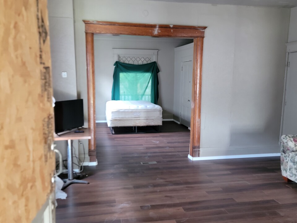 1112 S Emporia Ave, Unit 4 Photo