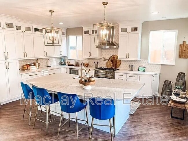 15410 S 17th Ln in Phoenix, AZ - Foto de edificio - Building Photo