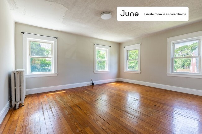 Private bedroom in 9 bed/2 bath Home in Boston, MA - Building Photo - Building Photo