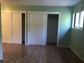 8 Sunflower Ct in Edison, NJ - Building Photo - Building Photo