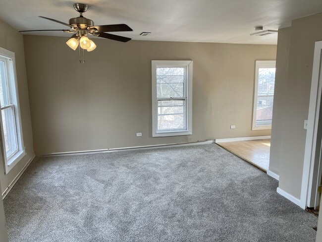 265 Douglas Ave in Elgin, IL - Building Photo - Building Photo