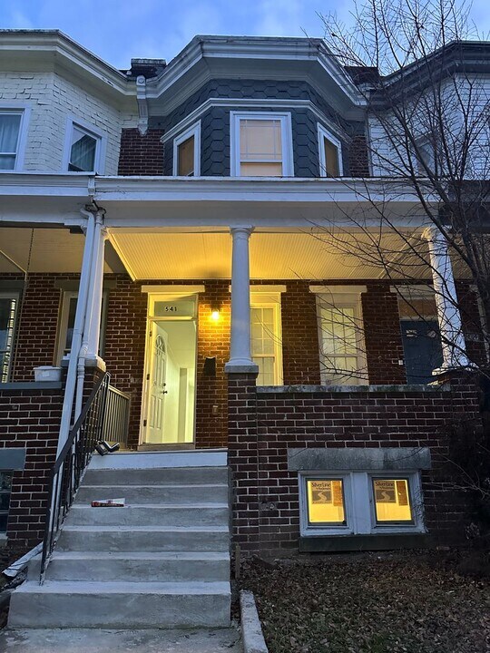 541 E 38th St in Baltimore, MD - Building Photo
