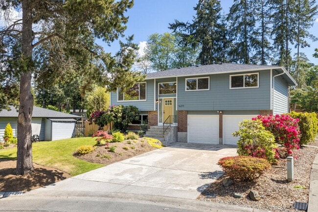property at 14211 NE 74th St