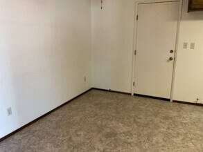 3255 Holly Dr in Tracy, CA - Building Photo - Building Photo