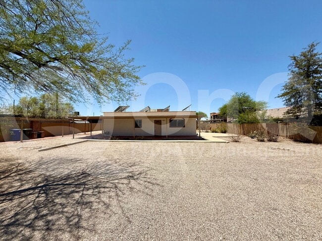 property at 1303 N Walnut Blvd