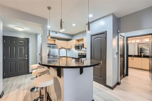 390 17th St in Atlanta, GA - Building Photo