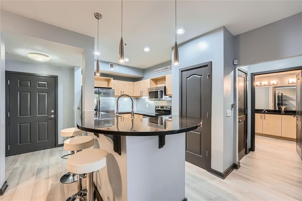 390 17th St in Atlanta, GA - Building Photo