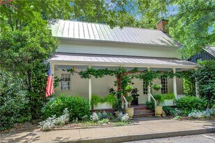 9043 Selborne Ln in Palmetto, GA - Building Photo