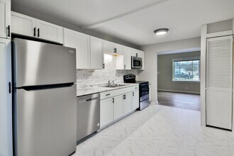 208 Harlem Rd in Machesney Park, IL - Building Photo - Building Photo