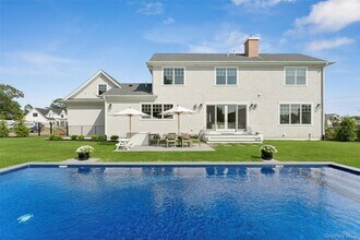 7 Margareta Ct in Westhampton Beach, NY - Building Photo - Building Photo