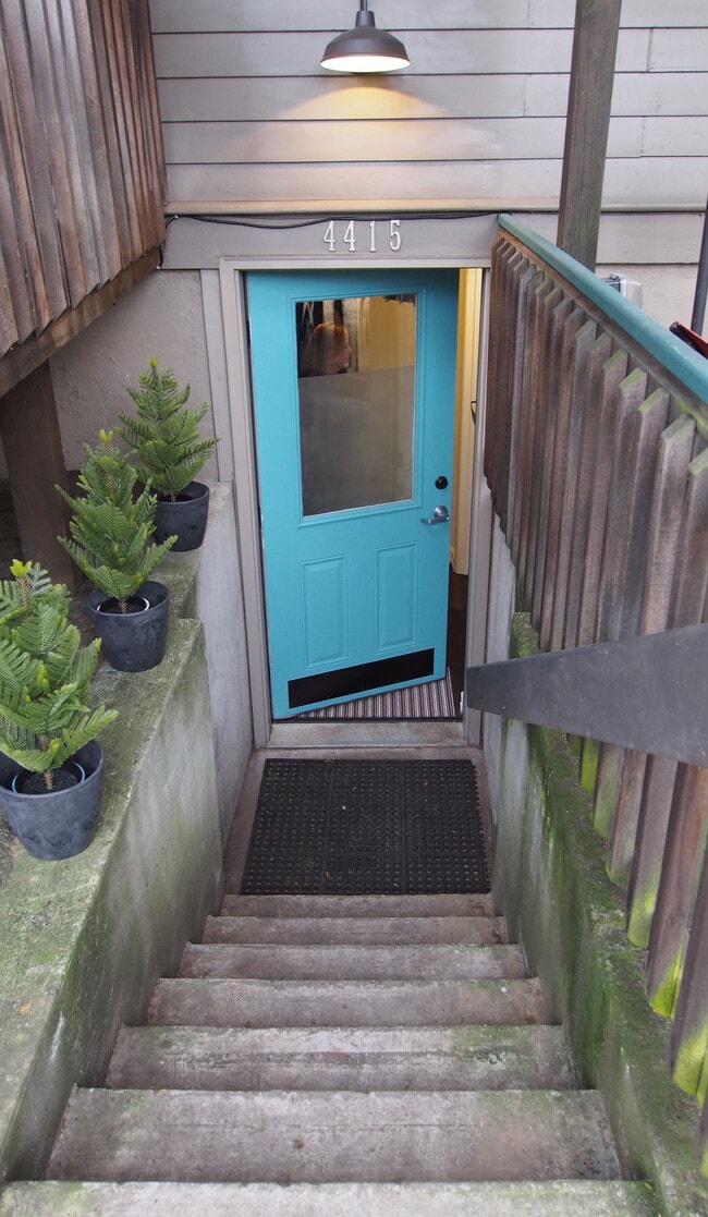 4415 SE Hawthorne Blvd in Portland, OR - Foto de edificio - Building Photo