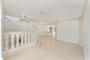 10819 NW 51st Ln in Doral, FL - Building Photo