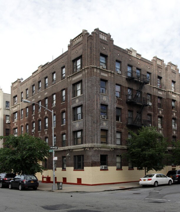 550 W 191st St in New York, NY - Building Photo