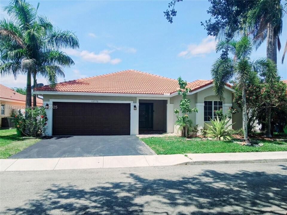 12773 NW 11th Ct in Sunrise, FL - Building Photo