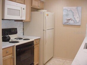 533 Circlewood Dr in Venice, FL - Foto de edificio - Building Photo