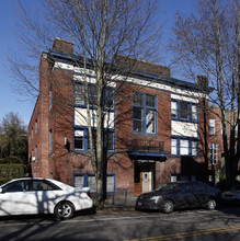 Burgess in Portland, OR - Foto de edificio - Building Photo