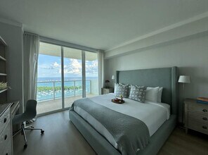 2889 McFarlane Rd in Miami, FL - Building Photo - Building Photo