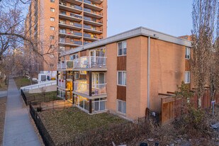 1016 16 Av SW in Calgary, AB - Building Photo