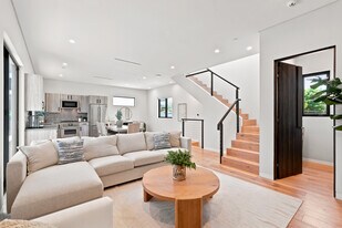 425 N Alfred St in Los Angeles, CA - Building Photo