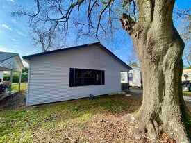 1113 Railroad St in Silsbee, TX - Building Photo