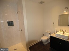 170 Grape St in Philadelphia, PA - Building Photo - Building Photo