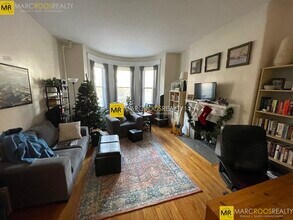 1496 Beacon St, Unit 2 in Brookline, MA - Foto de edificio - Building Photo