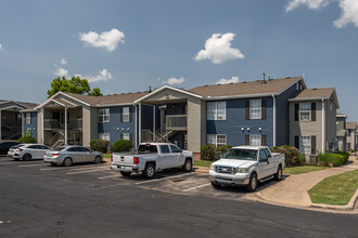 The Life at Elmwood Grove in Springdale, AR - Foto de edificio - Building Photo