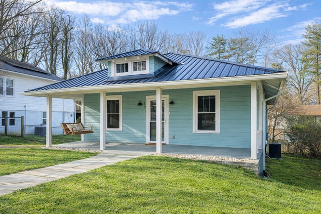 176 Richland St in Asheville, NC - Building Photo - Building Photo