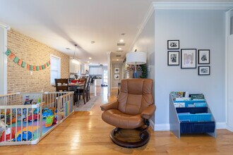 221 Neponset Ave, Unit #2 in Boston, MA - Foto de edificio - Building Photo