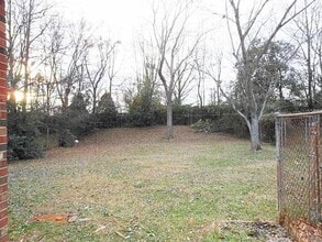 6832 Woodstream Dr in Charlotte, NC - Foto de edificio - Building Photo